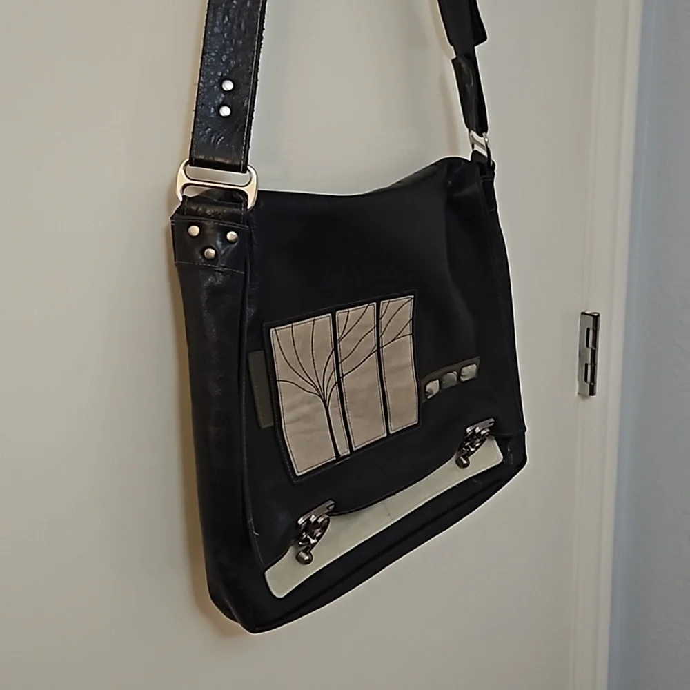 NATALIE & KELLIE NORTH Artisan Handcrafted Leather Laptop Messenger Bag